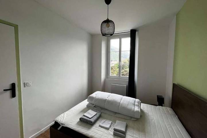 Appartement entier, 2-1 Charmant T2 bis proche Gare et Centre Ville - Parking proche in Lourdes, Hautes-Pyrénées