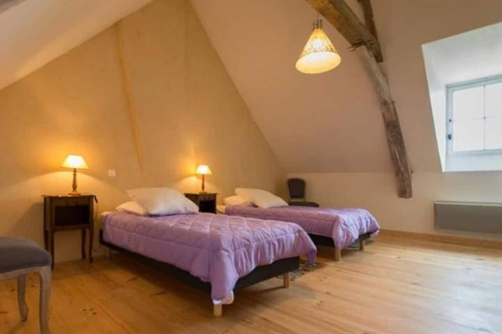 Gîte pour 8 personnes, avec jardin dans Bazouges Cré sur Loir - 2