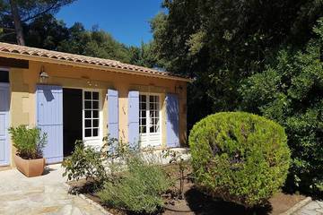 Gîte pour 3 personnes, avec jardin à La Bastide-des-Jourdans
