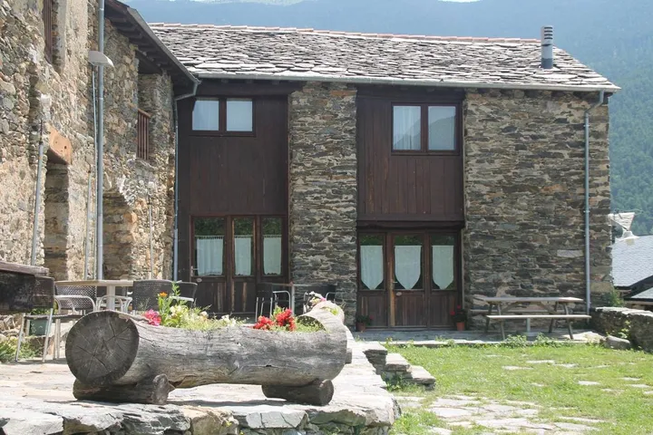 Casa de huéspuedes para 12 personas, con vistas además de piscina y jardín, Se admiten mascotas - 1