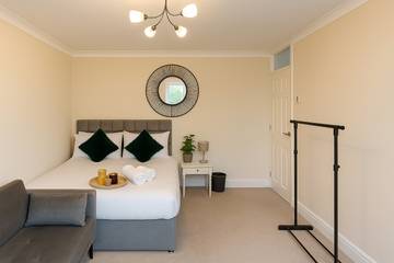 Holiday Apartment for 4 People in Croydon, London, Photo 1