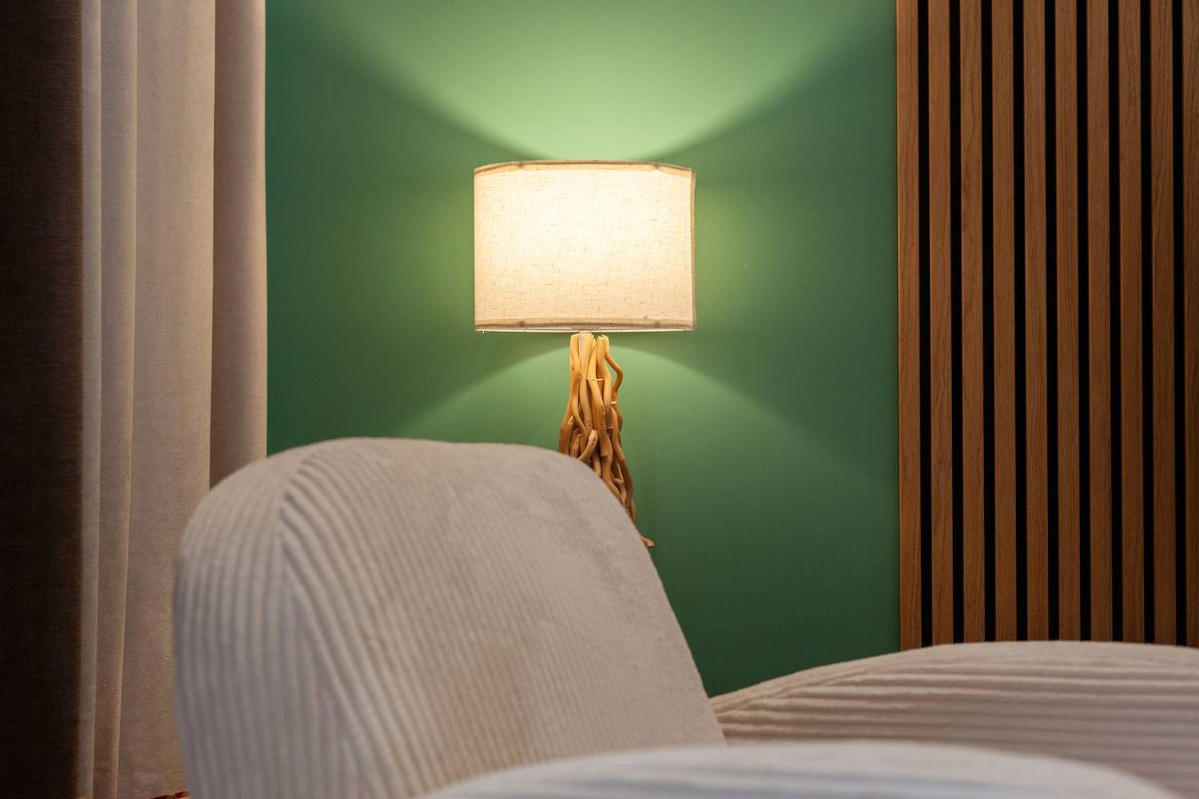 Entire apartment, Apartment 'Le Castel' with Private Terrace and Wi-Fi in Marseille, Marseille region