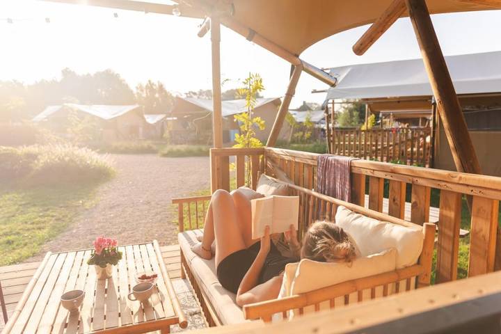 Zelt für 2 Personen, mit Terrasse und Whirlpool in 's-Gravenzande