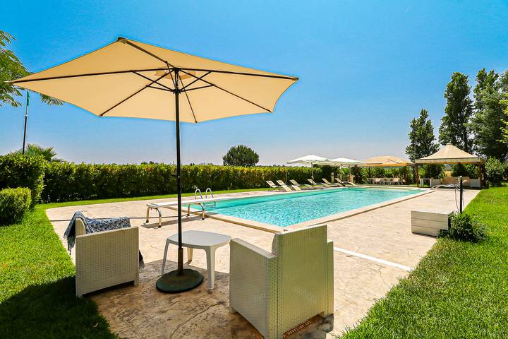 Casa vacanza per 4 persone, con piscina e giardino a Neviano