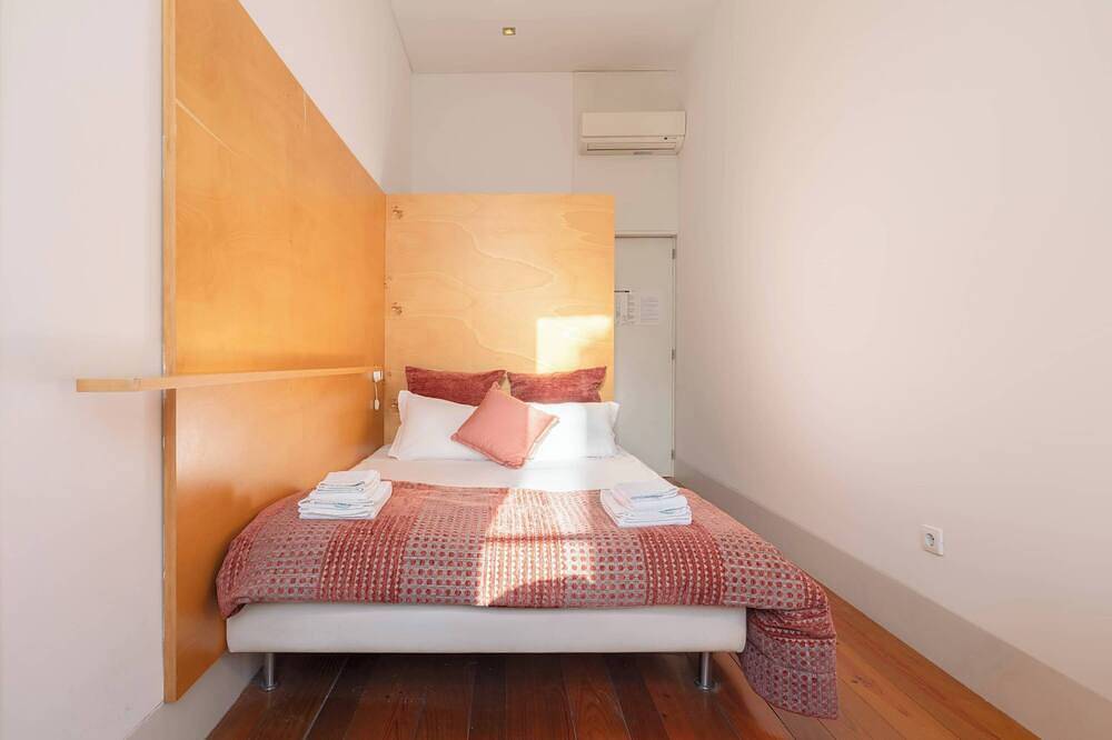 Porto Lounge Hostel - Cozy Bright Room w Balcony in Vitória (Porto), Porto