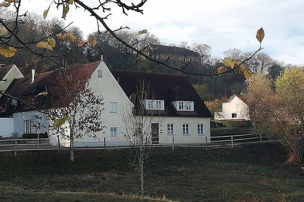 Ganze Wohnung, Gemütliche Ferienwohnung für maximal 5 Personen mit Terrasse in Schillingsfürst, Romantische Straße