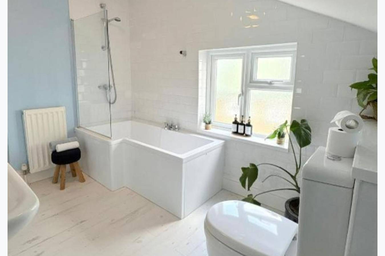 Walton Beach 1-Bed Cottage, Sleeps 2 with Parking in Frinton and Walton, Essex