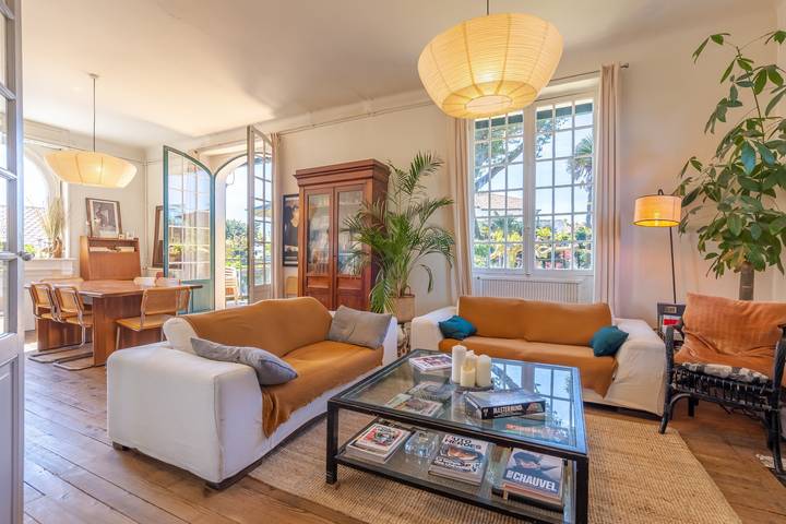 Maison basque familiale à Anglet – Grand jardin paysager, 5 chambres, plage à 1,9 km in Anglet, Région de Bayonne