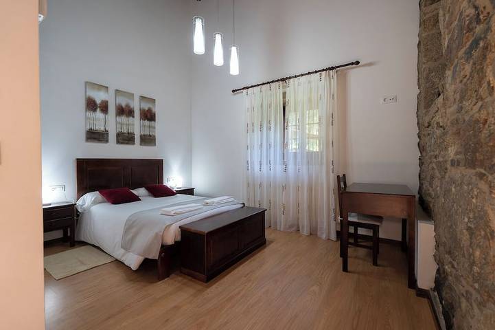 Rio Sarela Haus für 8 Personen (10 in einem zusätzlichen Doppelbett) in Santiago de Compostela, La Coruña Provinz