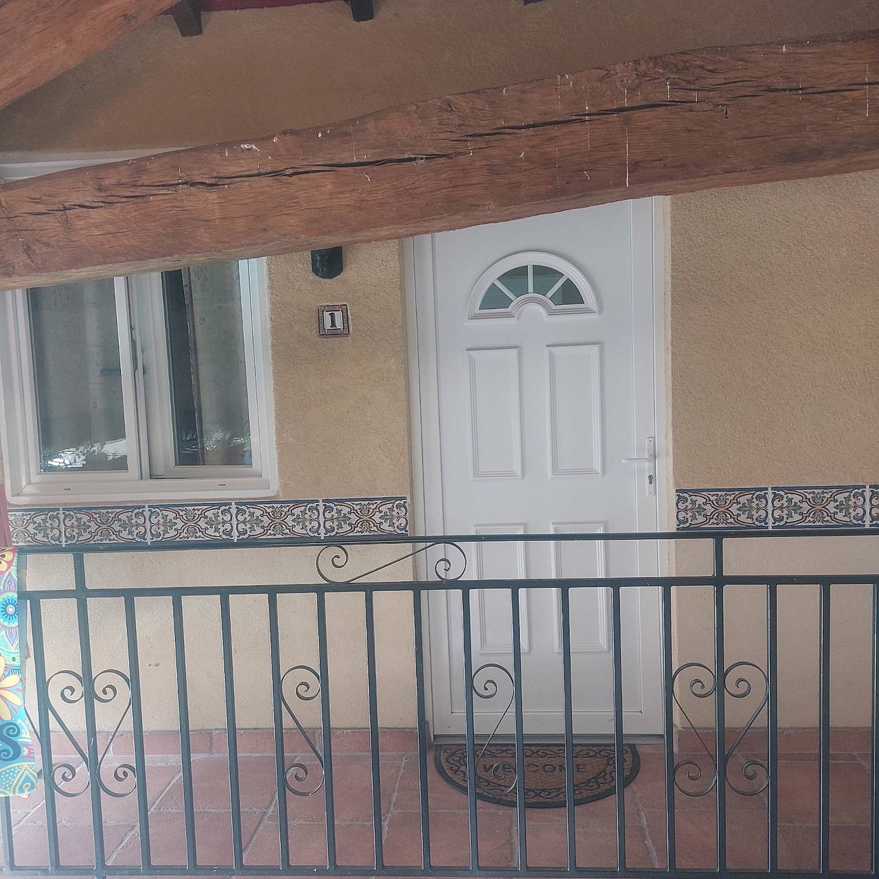 Guest Rooms 'Le Pré Fleuri 1' with Shared Pool, Shared Terrace and Wi-Fi in Saint-Sulpice-de-Roumagnac, Périgord Vert