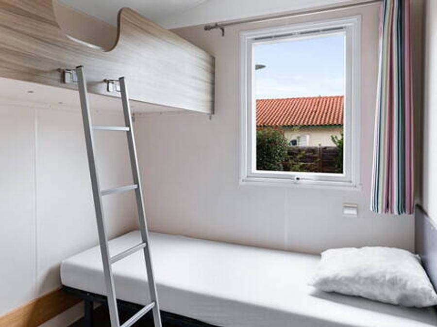 Camping Lou Souleï - Mobile home 4 persons - Mobile-home Pmr | Comfort | 2 Bedrooms | 4 Pers | Raised terrace | Air conditioning | Tv in Carry-le-Rouet, Istres region