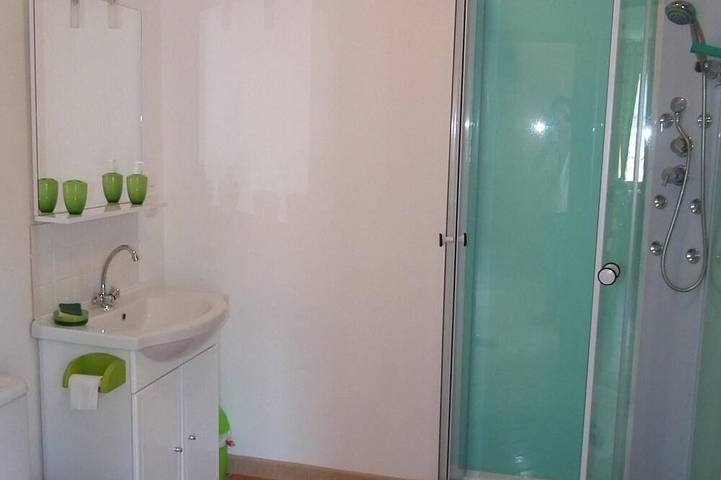 Gîte pour 6 personnes, avec jardin à Albepierre-Bredons - 4