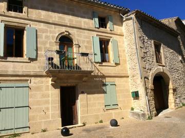 Gîte pour 4 personnes, avec vue et terrasse, animaux acceptés à Collias