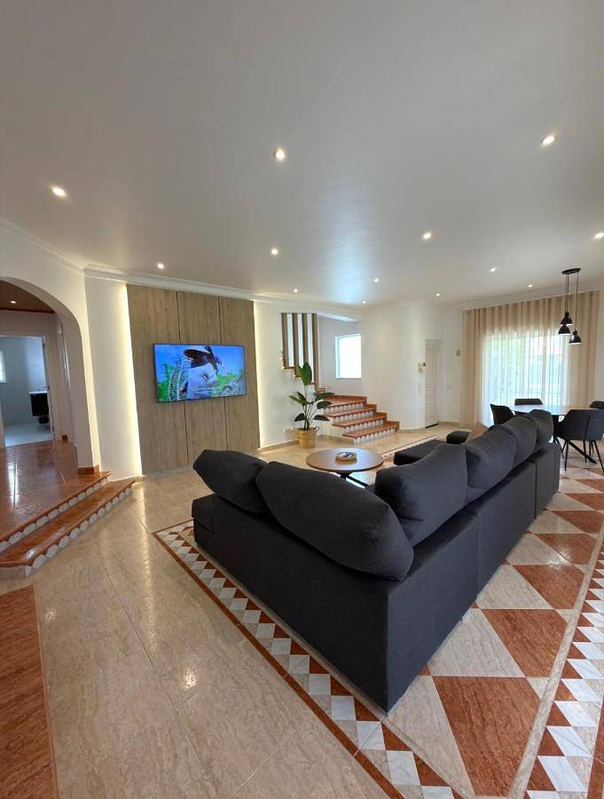 Casa rural para 12 personas, con Balcón y Jacuzzi además de Terraza y Jardín en Altura - 2