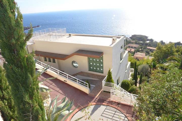 Villa pour 8 personnes, avec terrasse et jardin dans Anthéor