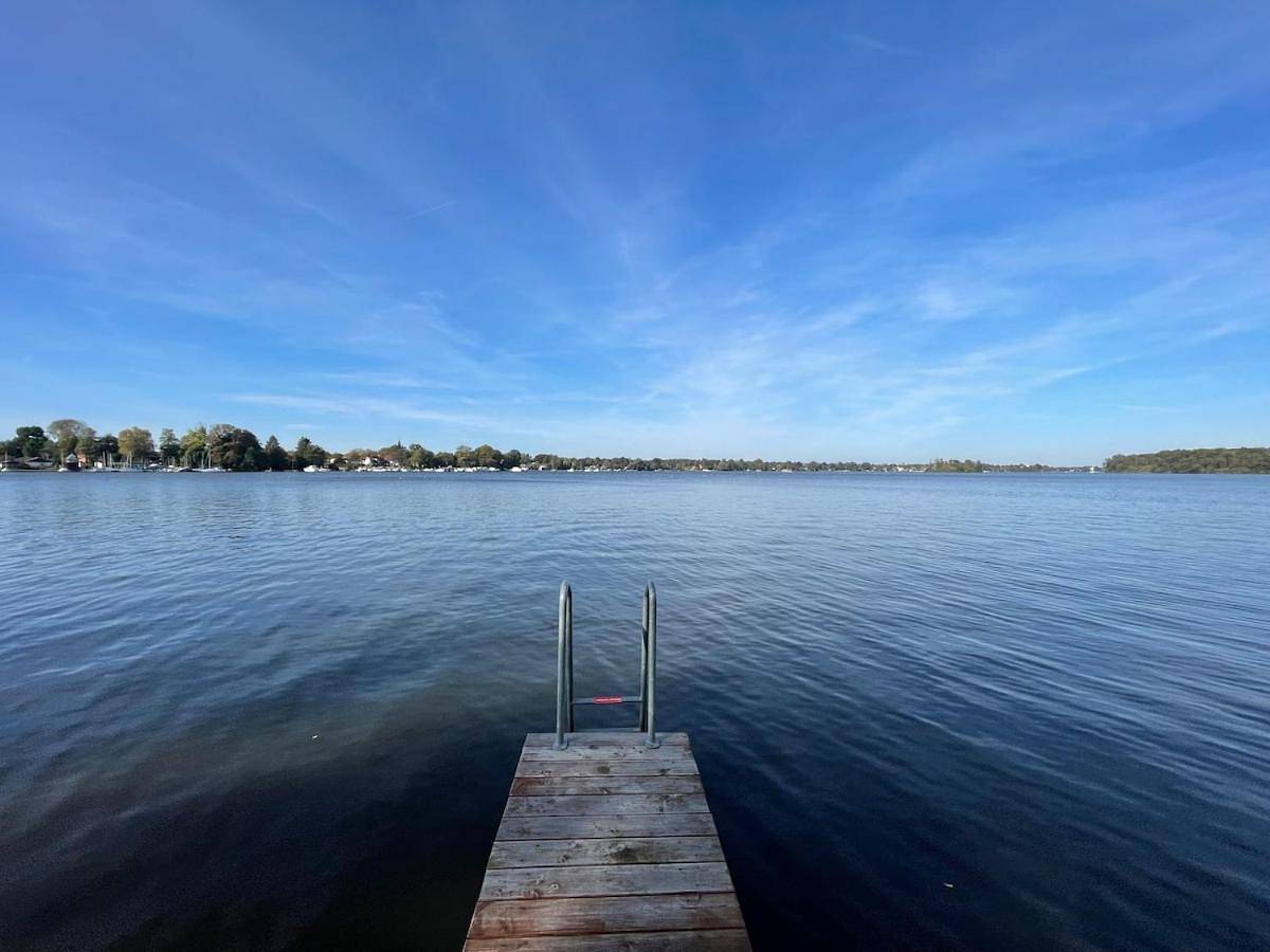 Haus am See mit Badesteg direkt am Wasser, neu renoviert in Treptow - Köpenick, Berlin