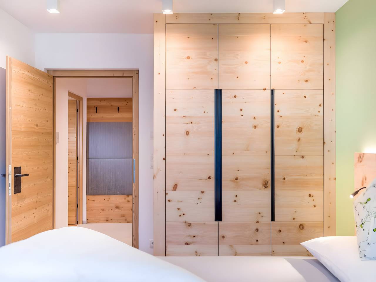 Room 'Altmessnerhof Wiesenklee Zimmer' with Mountain View, Shared Terrace and Wi-Fi in Villgratener Berge, Dobbiaco