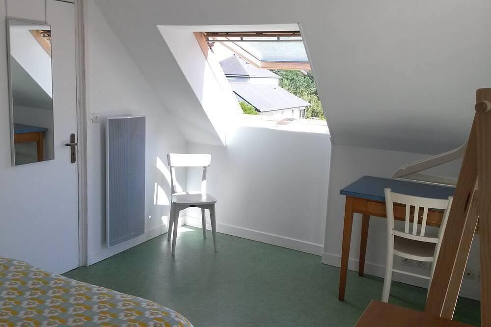 Appartement entier, Gîte T2 lumineux avec terrasse in Lannion, Région de Lannion
