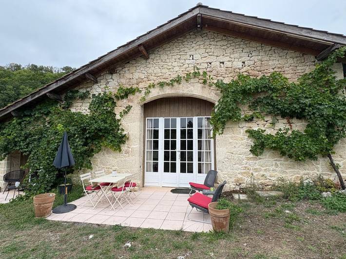 Location de vacances pour 7 personnes, avec jacuzzi ainsi que jardin et piscine à Anthé - 2