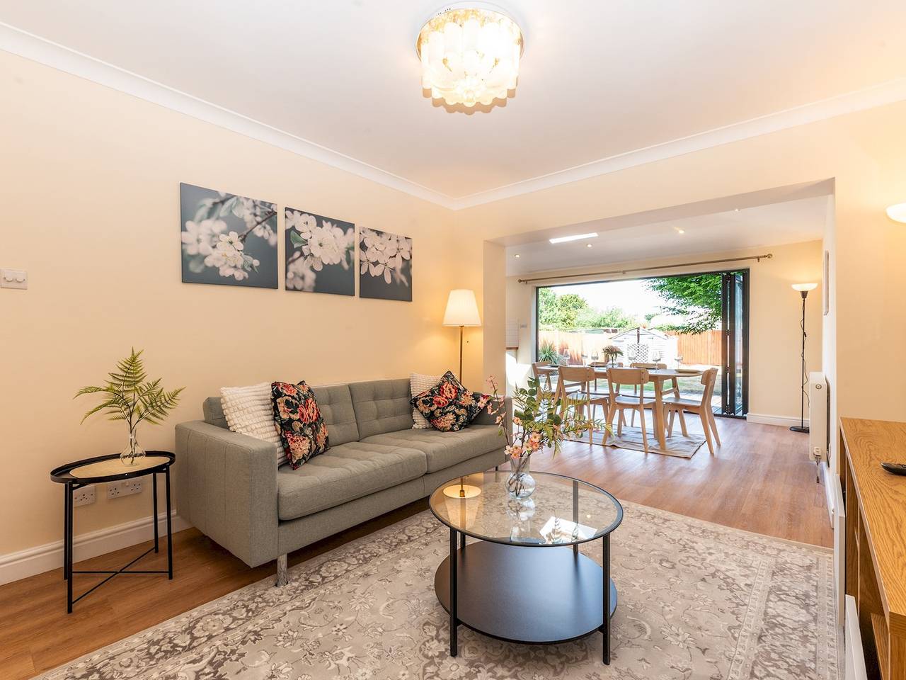 Pass the Keys | Stunning, Spacious Chessington Gem with Parking in Kingston upon Thames, Chessington World of Adventures