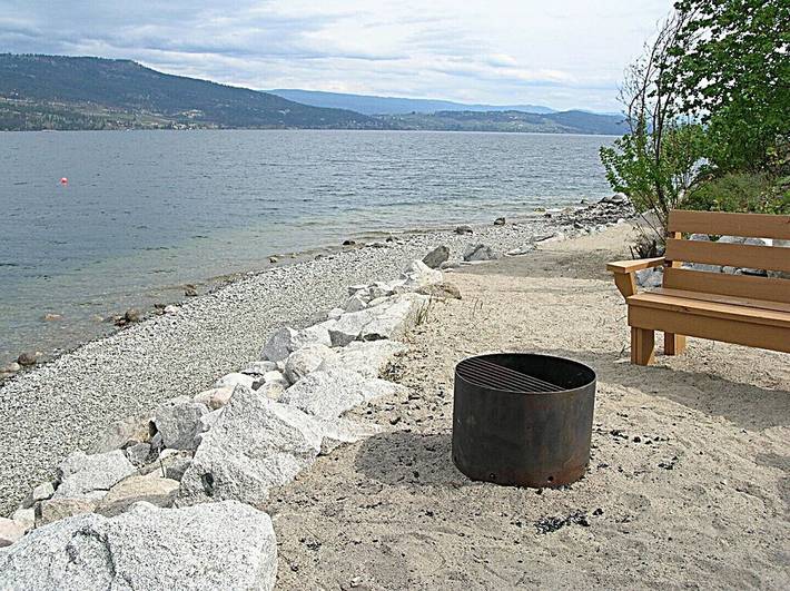 Cottage for 6 people, with pool and hot tub as well as terrace in Central Okanagan