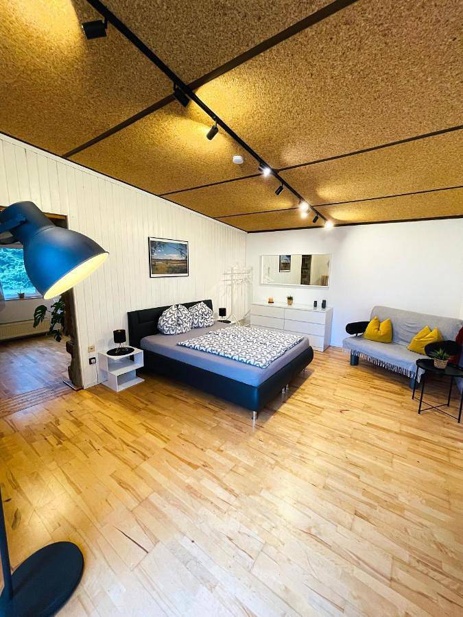 Ferienwohnung für 2 Personen, mit Terrasse und Garten sowie Ausblick in Schömberg