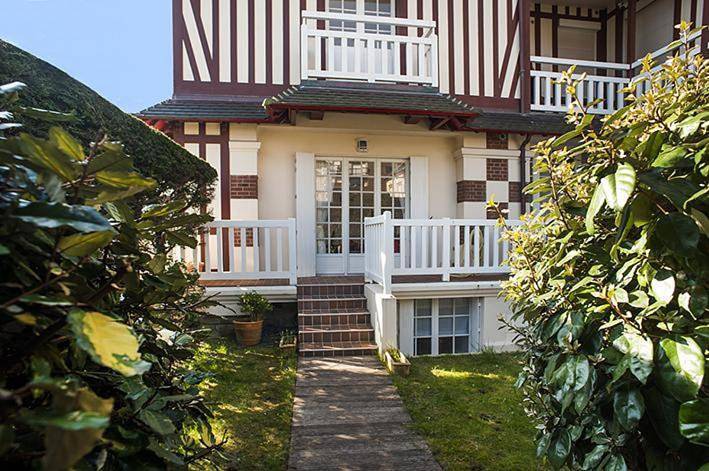 Gîte pour 4 personnes, avec jardin dans Grand Casino de Cabourg