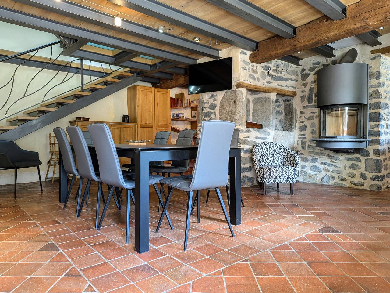 Gîte d'exception avec spa, jardin paysagé et équipements haut de gamme à Blanlhac in Rosières, Haute-Loire