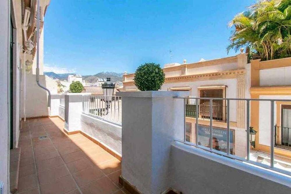 Entire apartment, Modern two bedroom apartment in Nerja center in Nerja Centre, Nerja