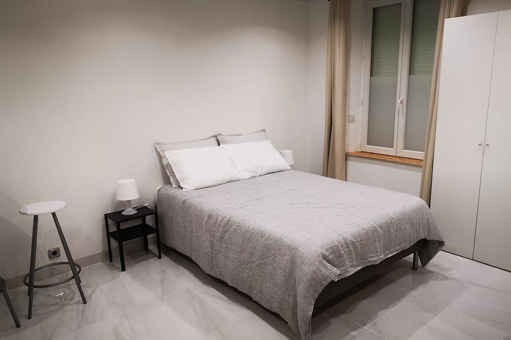 Entire apartment, Studio between Paris and Versailles in Le Port-Marly, Yvelines