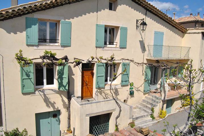 Gîte pour 5 personnes, avec Terrasse ainsi que Jardin et Vue
