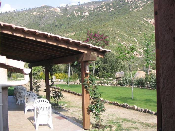 Cottage pour 2 personnes, avec vue ainsi que jardin et terrasse à Ucciani