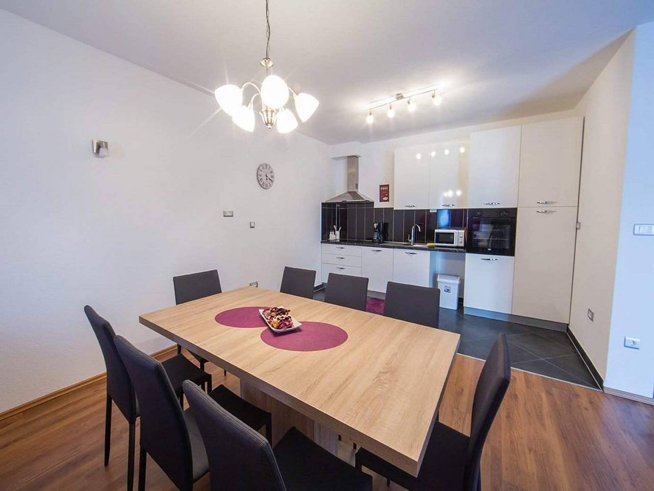 Holiday Home J&D No.2-Nine Bedroom House with Pool in Podstrana, Split-Dalmatien