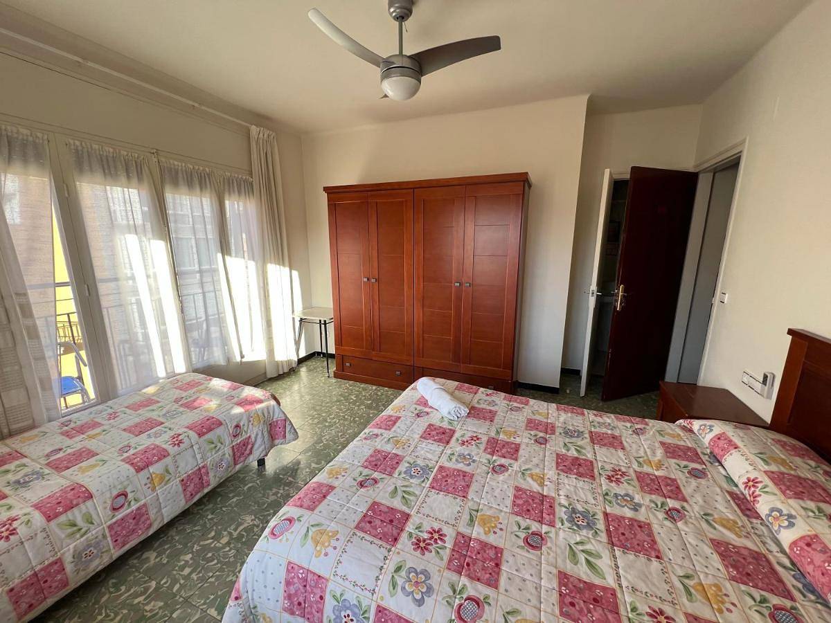 Single Room with Shared Bathroom in Platja de Sant Feliu (Sant Feliu de Guíxols), Sant Feliu de Guíxols