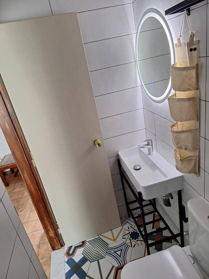 Location de vacances pour 2 personnes, avec terrasse, adapté aux familles dans Palaiochora - 2