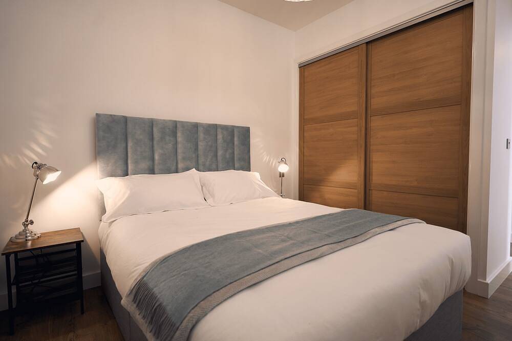 Appartement entier, Kingfisher-Standard-Appartement-Salle de bain privée-Terrasse in Hungerford, Berkshire