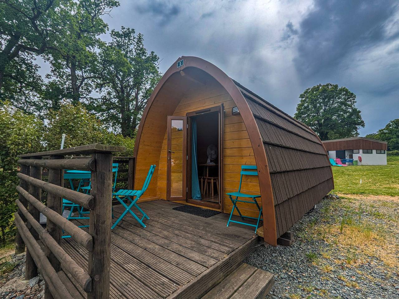 Cabane forestière en Berry près d'une base nautique in Pouligny-Notre-Dame, Région de La Châtre
