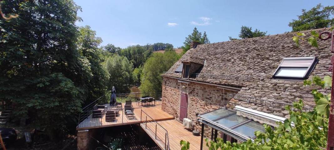 Chambre d’hôte pour 2 personnes, avec vue et vue sur le lac ainsi que jardin et terrasse, animaux acceptés à Olemps