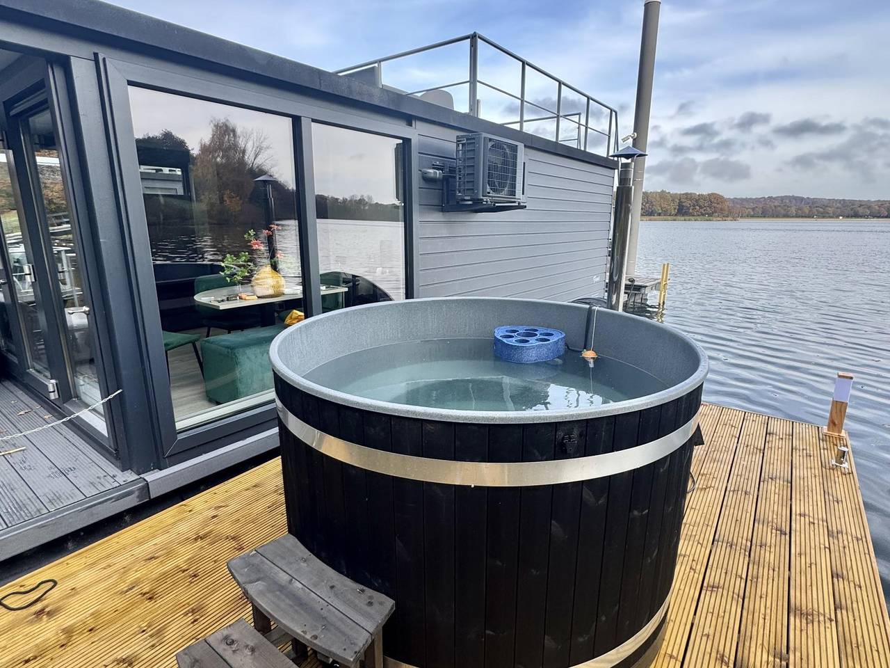 Unieke havenlodge met hottub in Limburg in Middelaar, Nationaal Park De Maasduinen