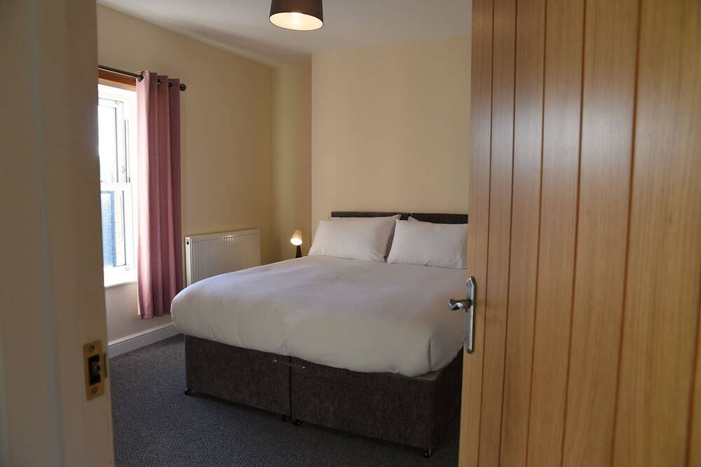 Ferienhaus-Modern-Eigenes Badezimmer-Blick auf den Hof-Afonwy House in Rhayader, Powys