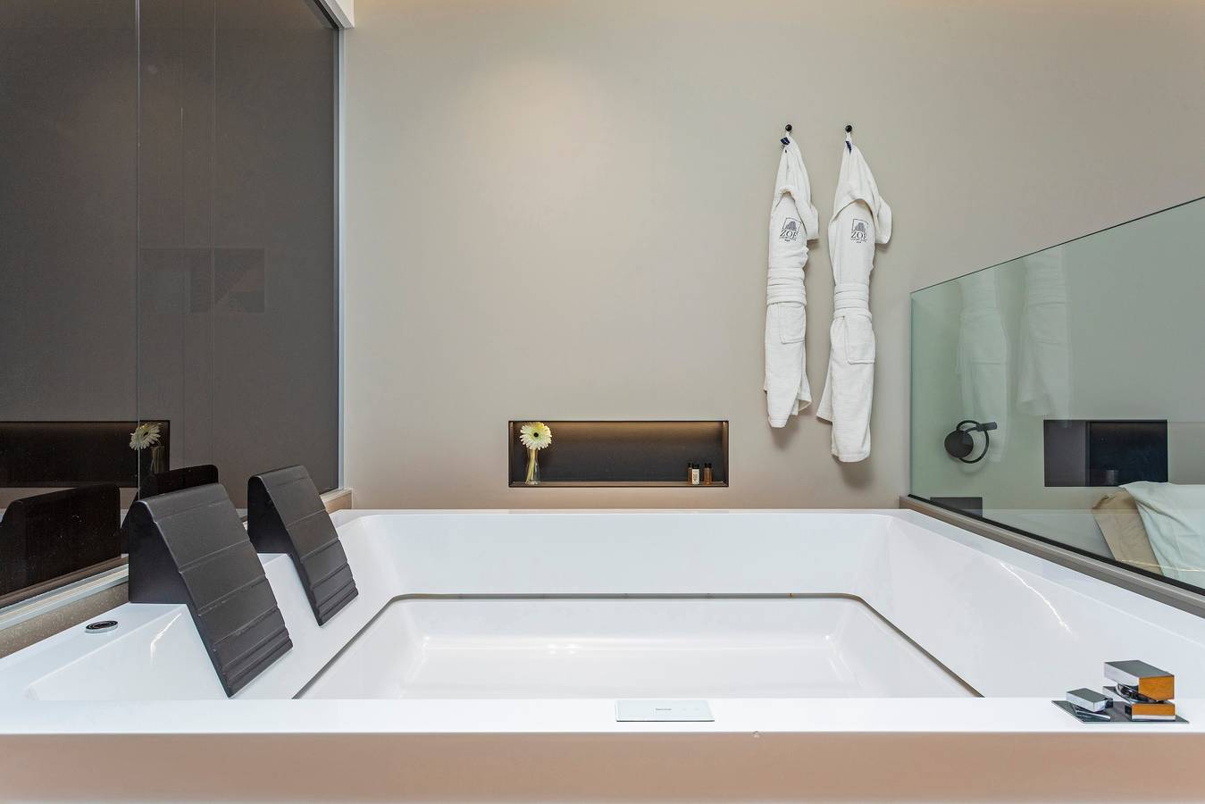 Bed and Breakfast 'Zoe Luxury Suites - Deluxe 03' met zeezicht, internet en airconditioning, foto 11