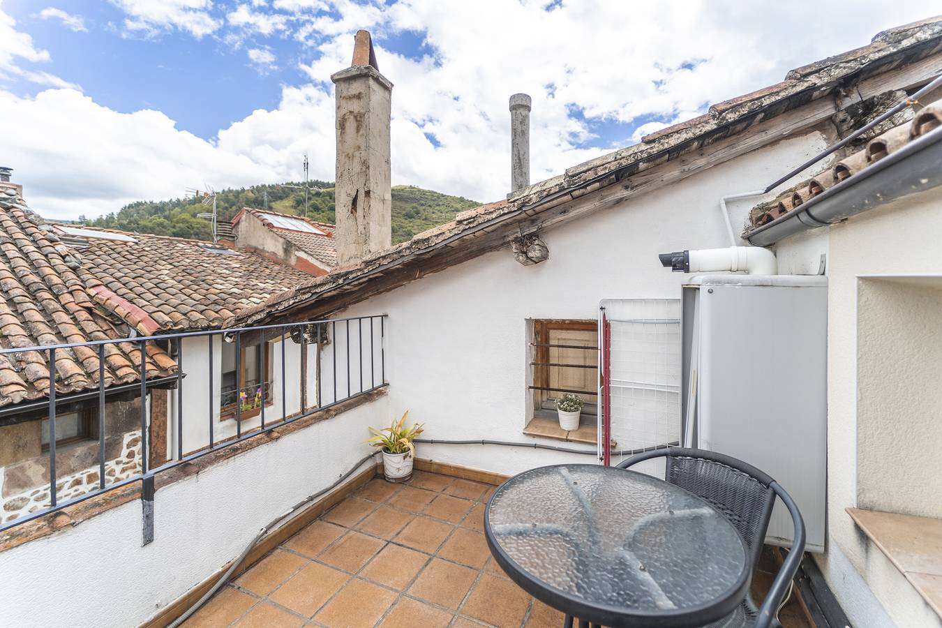 Studio entier, Studio 'Altuzarra 1' avec vue sur les montagnes, terrasse privée et Wi-Fi in Ezcaray, Valdezcaray