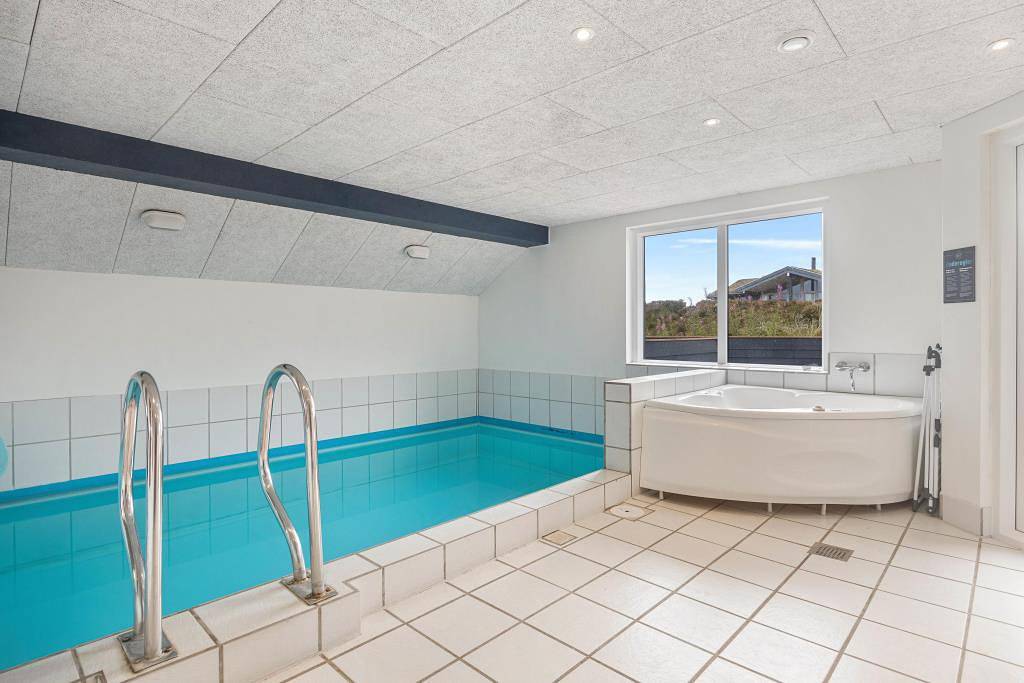 Schönes Ferienhaus mit Schwimmingpool und Whirlpool - für 8 Personen - in Henne Strand in Henne, Filsø See