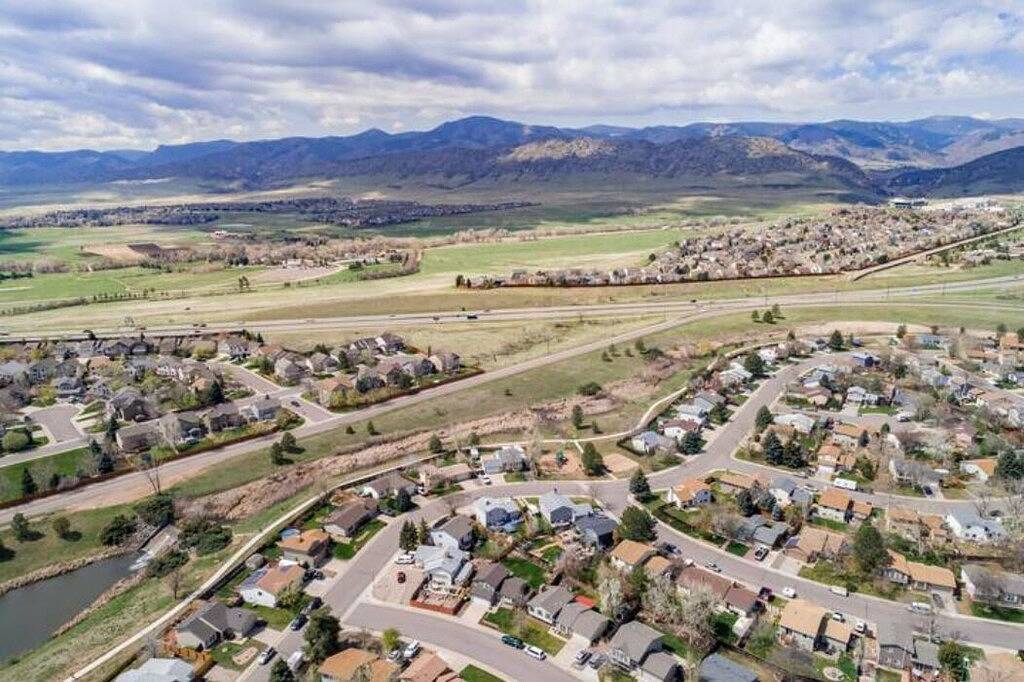 3Bd2Ba Littleton Bi-Level Home Near Everything! in Ken Caryl, Jefferson County