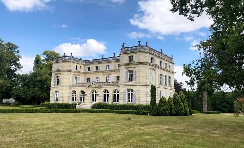 Hôtel pour 28 personnes, avec jardin ainsi que piscine et vue, adapté aux familles