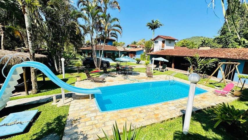 Casas e apartamentos de temporada para 10 pessoas, com vista e piscina e ainda jardim na Praia de Itamambuca