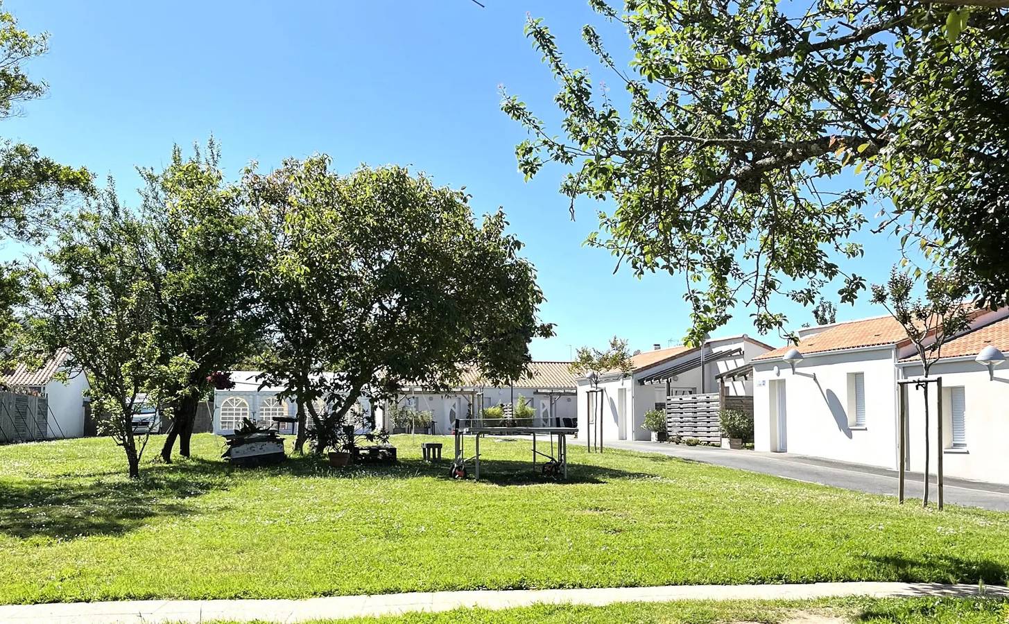 Appartement 2 Personnes Proche Plage aux Sables d'Olonne – Piscine Chauffée 2 personnes in Olonne-sur-Mer, Les Sables-d'Olonne