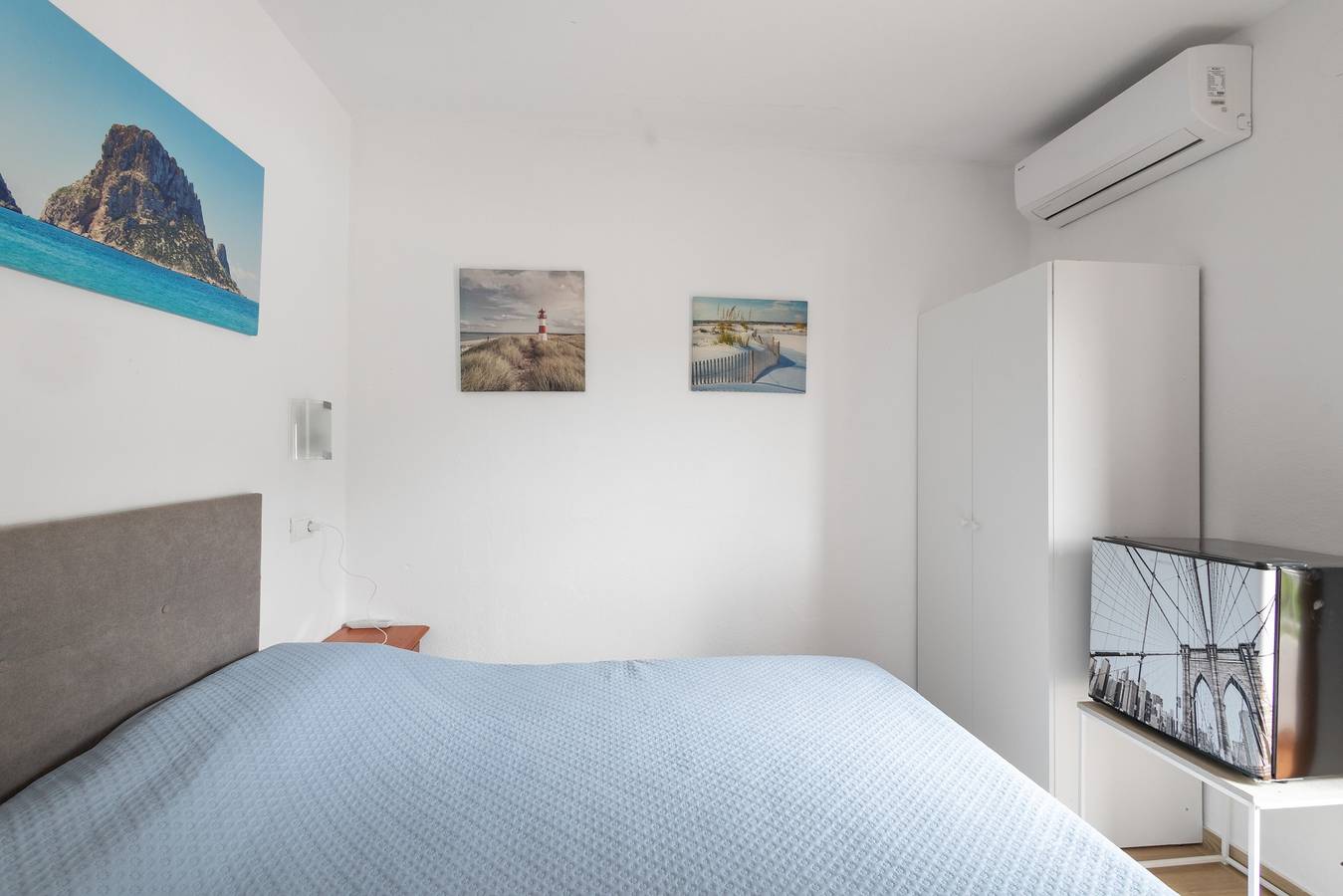 Room 'Doble - 1' with Mountain View, Wi-Fi and Air Conditioning in Platja es Figueral, Santa Eulària des Riu