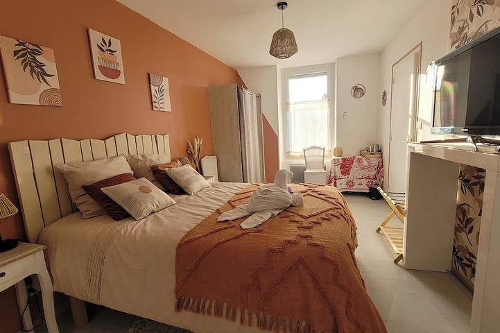 Location de vacances pour 6 personnes, avec Jardin à Saint-Christophe-de-Double