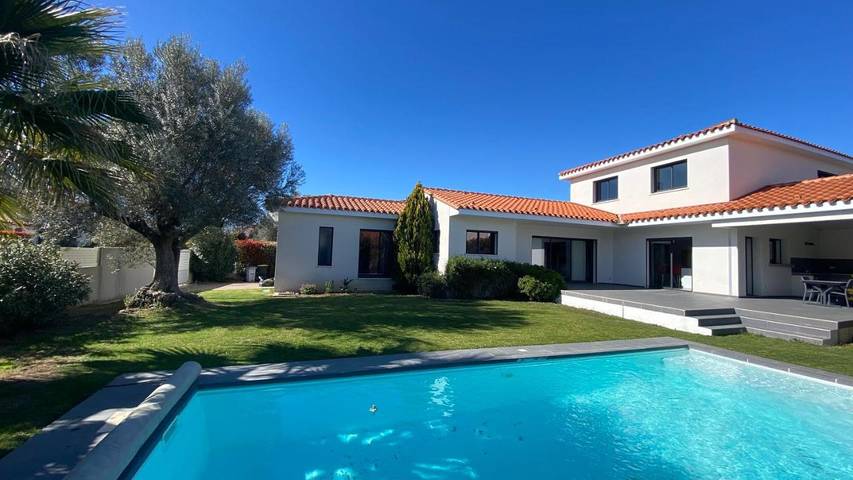 Maison de vacances pour 8 personnes, avec Terrasse ainsi que Jardin et Piscine à Villeneuve-de-la-Raho
